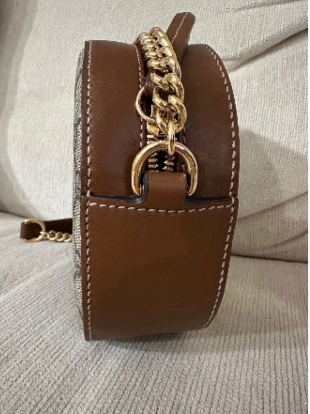Gucci Handbag With Gold Chain